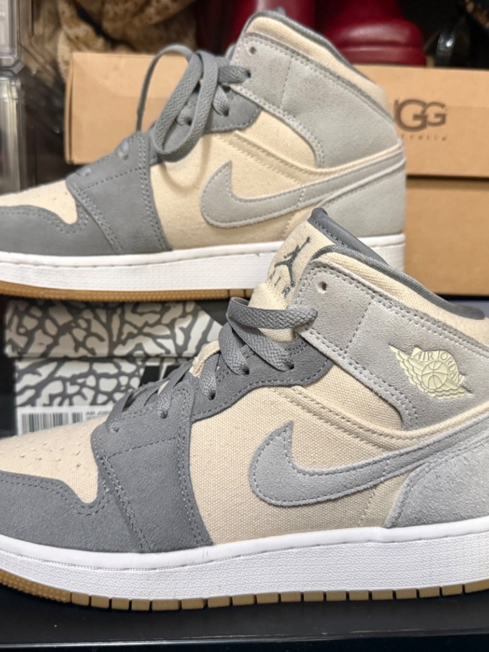 Jordan 1 Mid - Picture 2 of 3